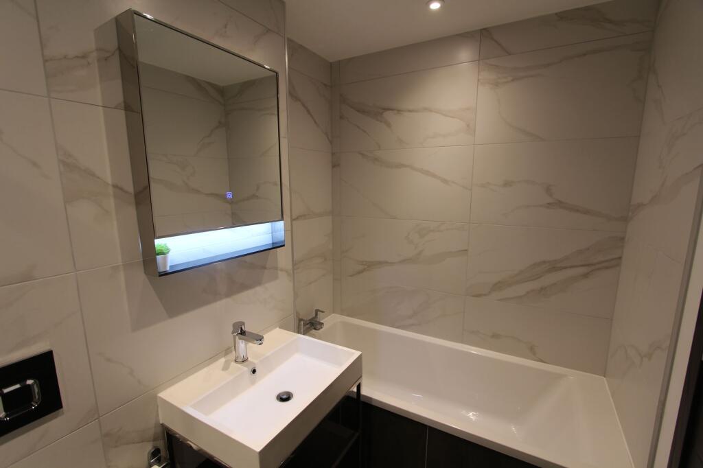 LUXURY BATHROOM