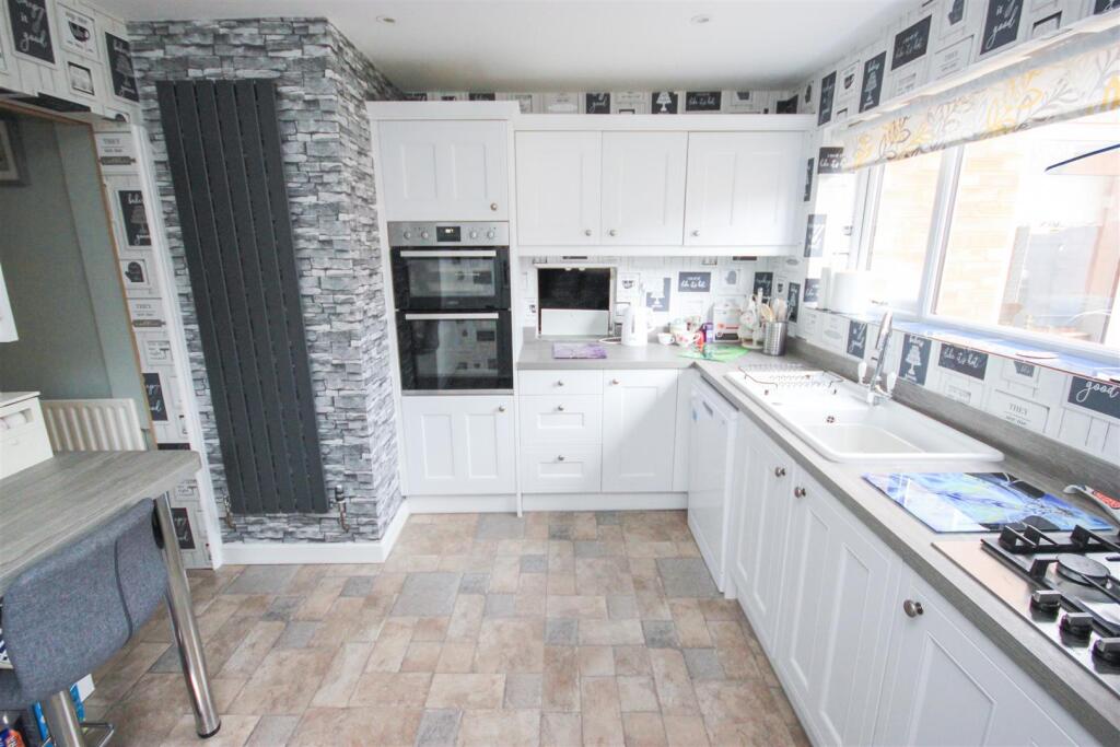 kitchen 1..jpg