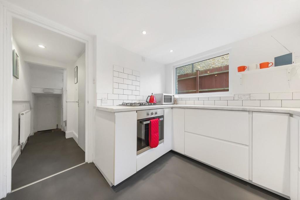 Kitchen (2).jpg