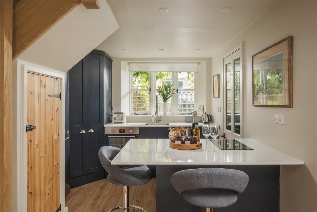 HiRes_PostBoxCottage-2.jpg