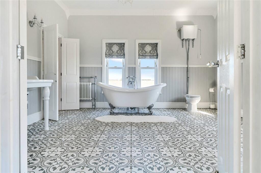 En Suite Bathroom