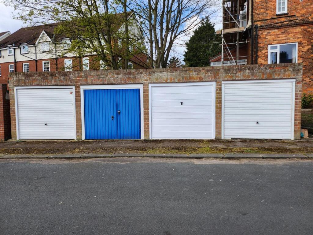 garage.jpg