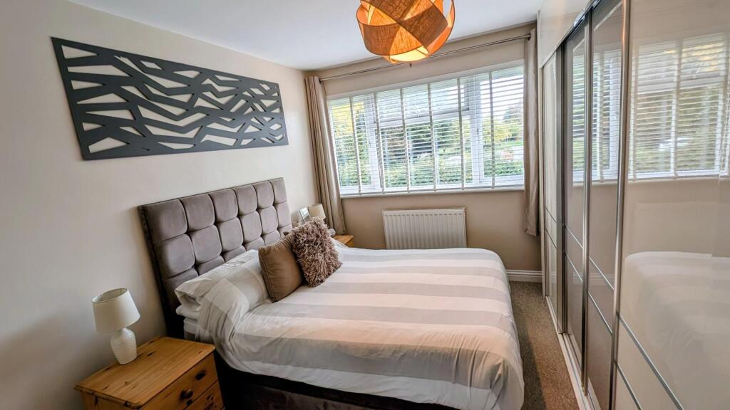 104 Stanshawe bed 1.jpg