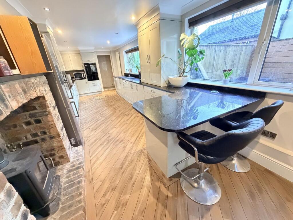 KITCHEN/BREAKFAST ROOM