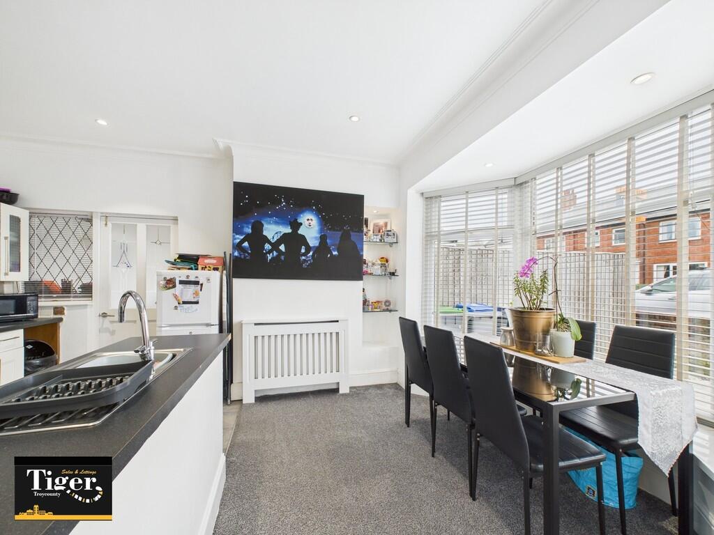 CAM02176G0-PR0517...