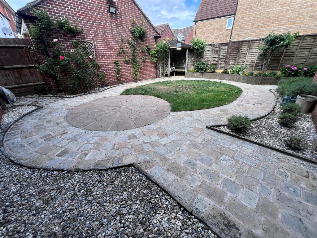 Rear garden 4.jpg