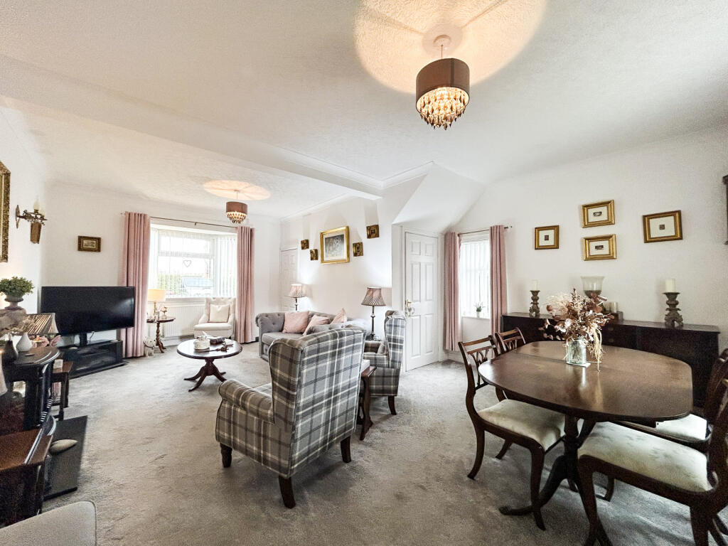 Lounge / Dining Room