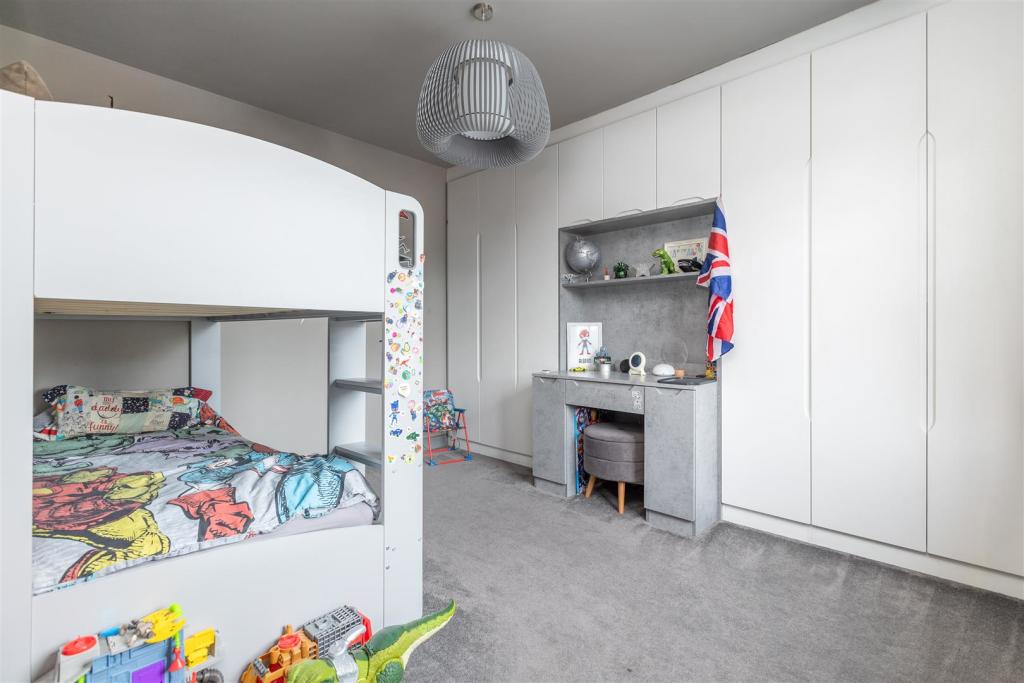 BEDROOM 4