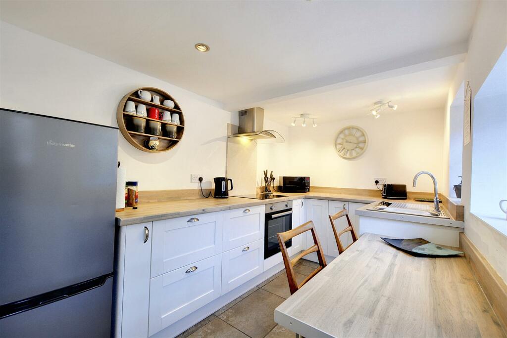 Kitchen_2.jpeg