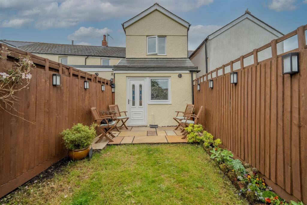 4 Woodland St-20.jpg