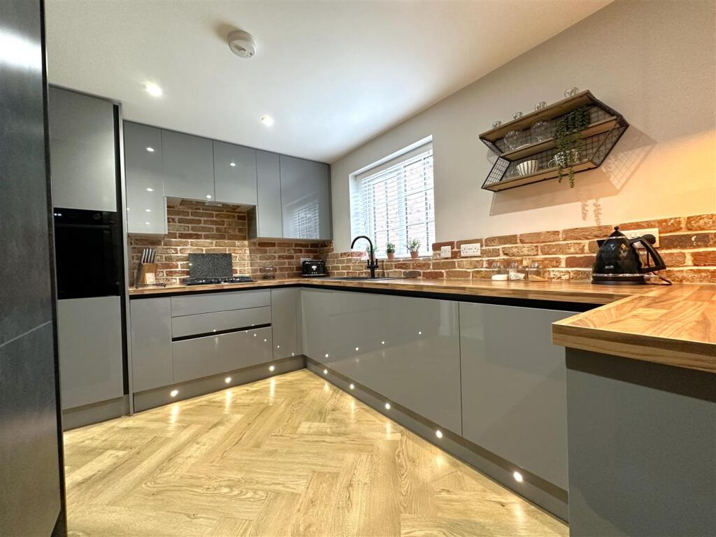 High-Quality Kitchen 337