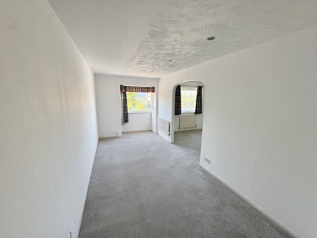 19b Woodbridge Ro...