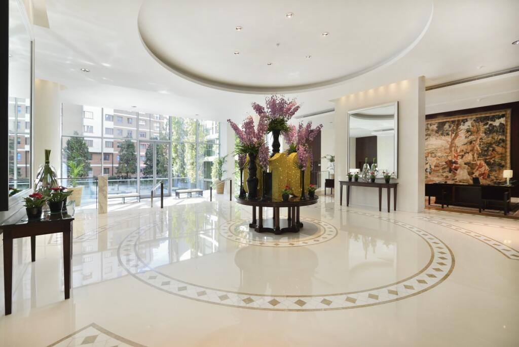 805-THE-KNIGHTSBR...