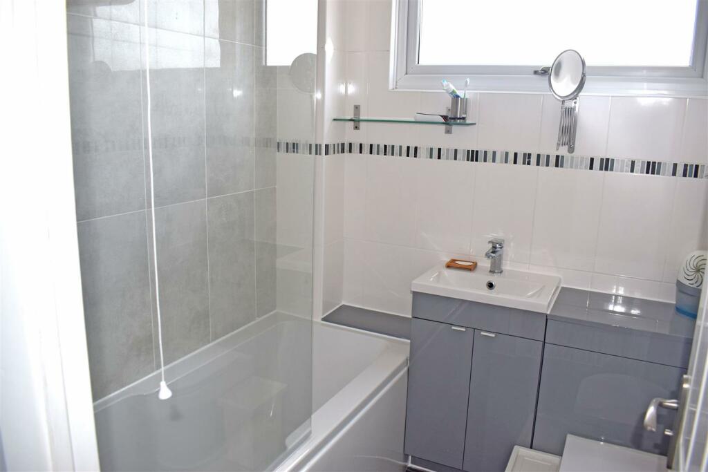 Family Bathroom.jpg