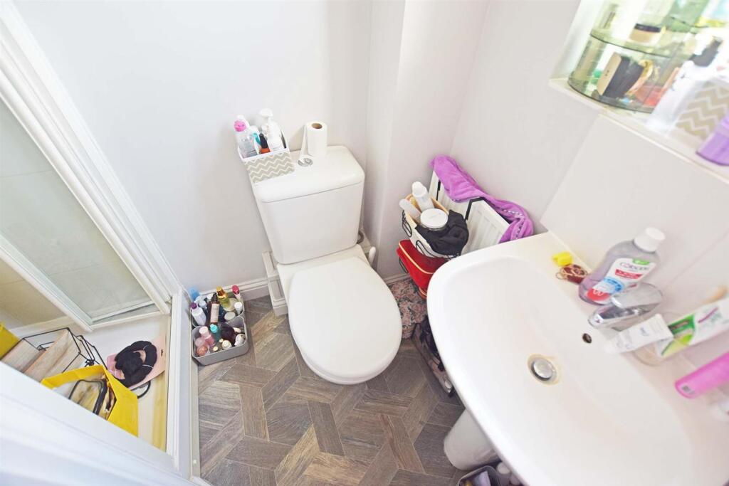 EN-SUITE SHOWER BEDROOM 1