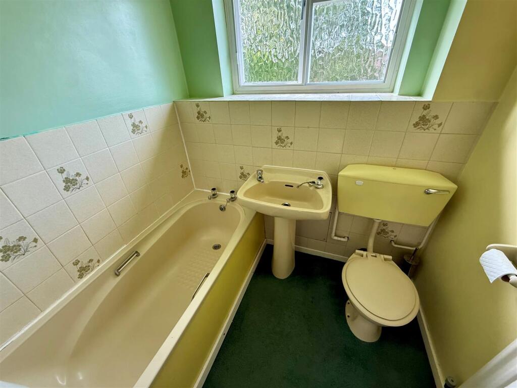 KD18 Bathroom.jpg