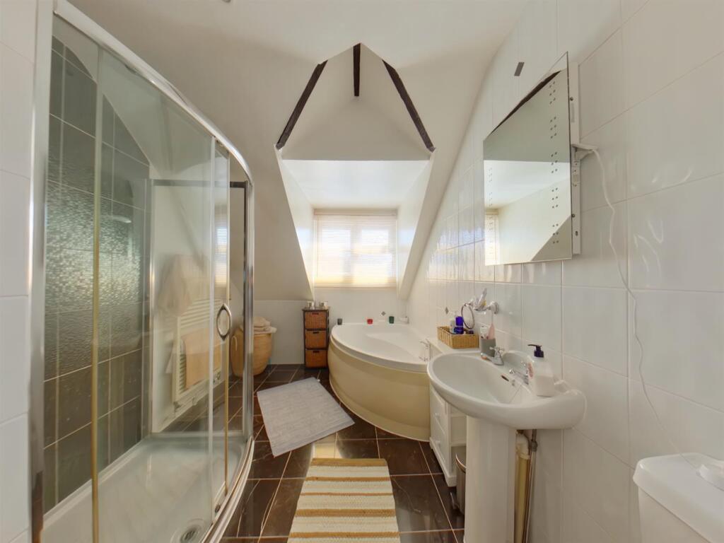 Family Bathroom Pic.jpg