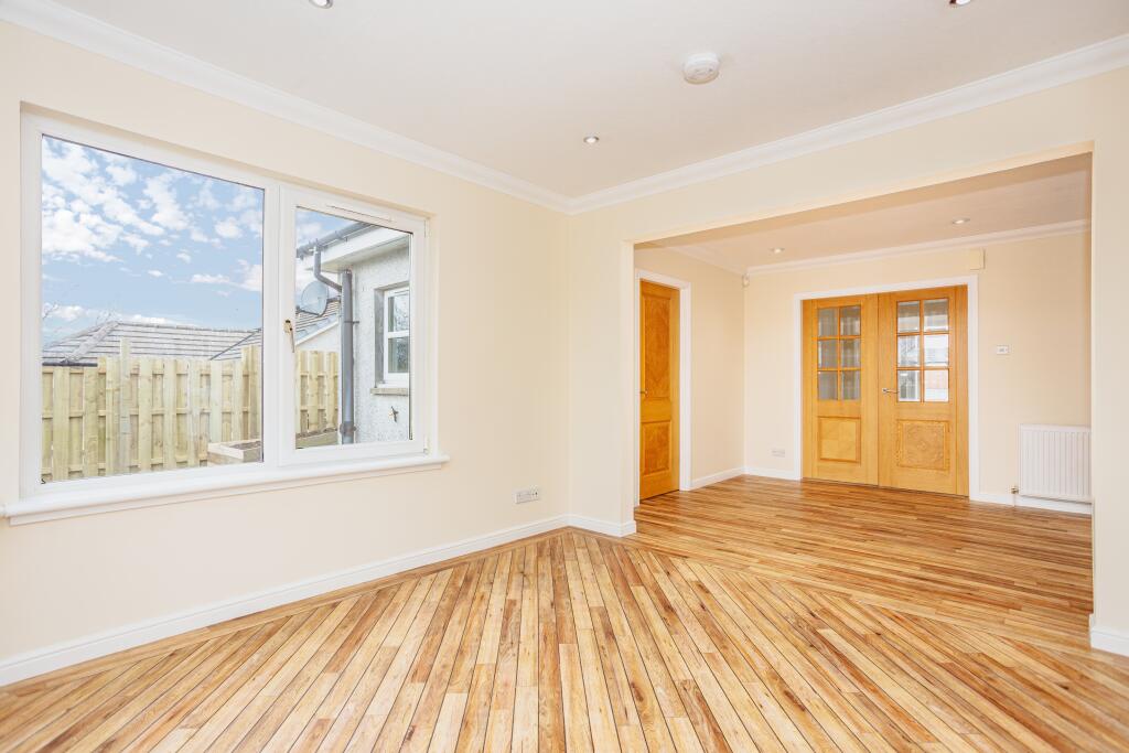 Sun Room &amp; Dining Area