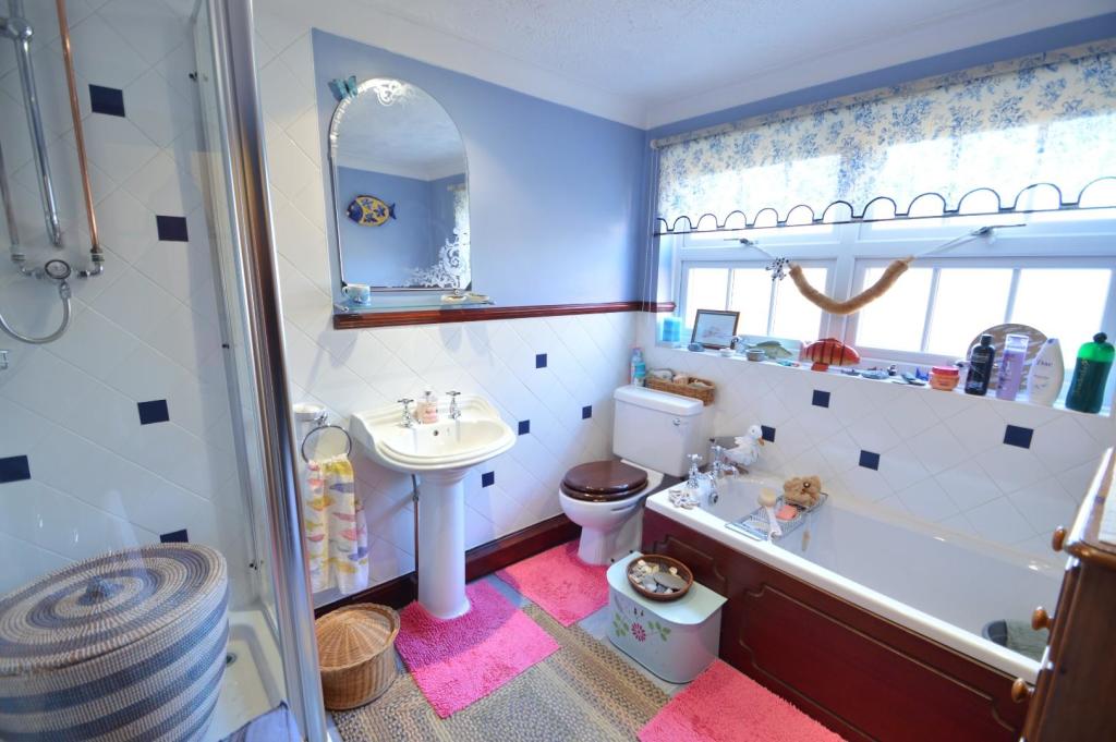 111 Kings Road bathroom.JPG