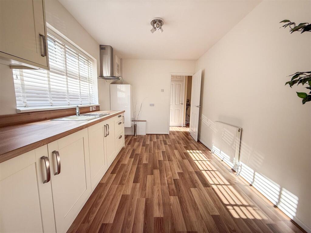 ALTERNATE VIEW OF KITCHEN