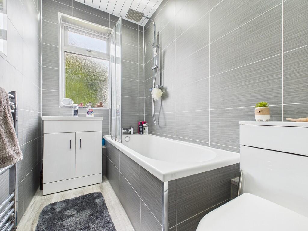 CAM05526G0-PR0027...