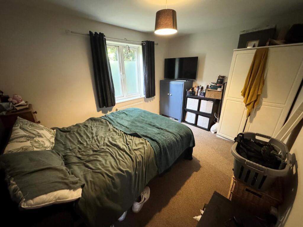 bed 1.jpg