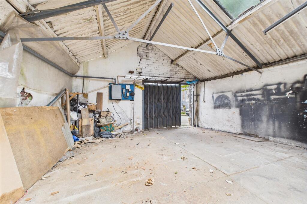 3A Richmond Road, Montpelier, Bristol BS6 5EN | Fr