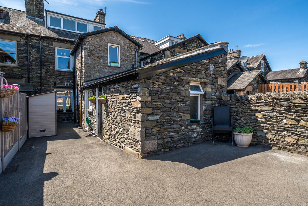 Rear Garden/car p...