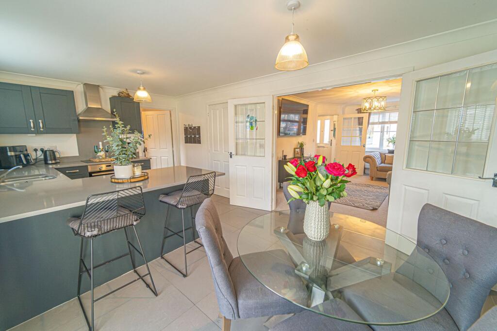 Kitchen dining