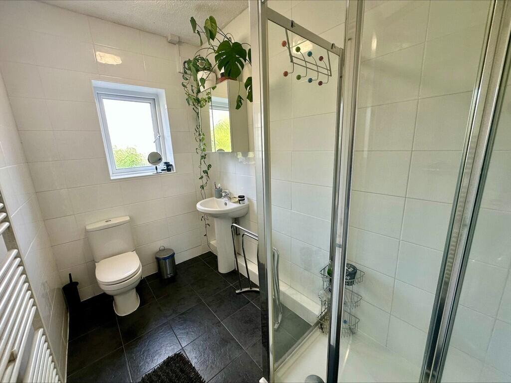 Shower room for r...