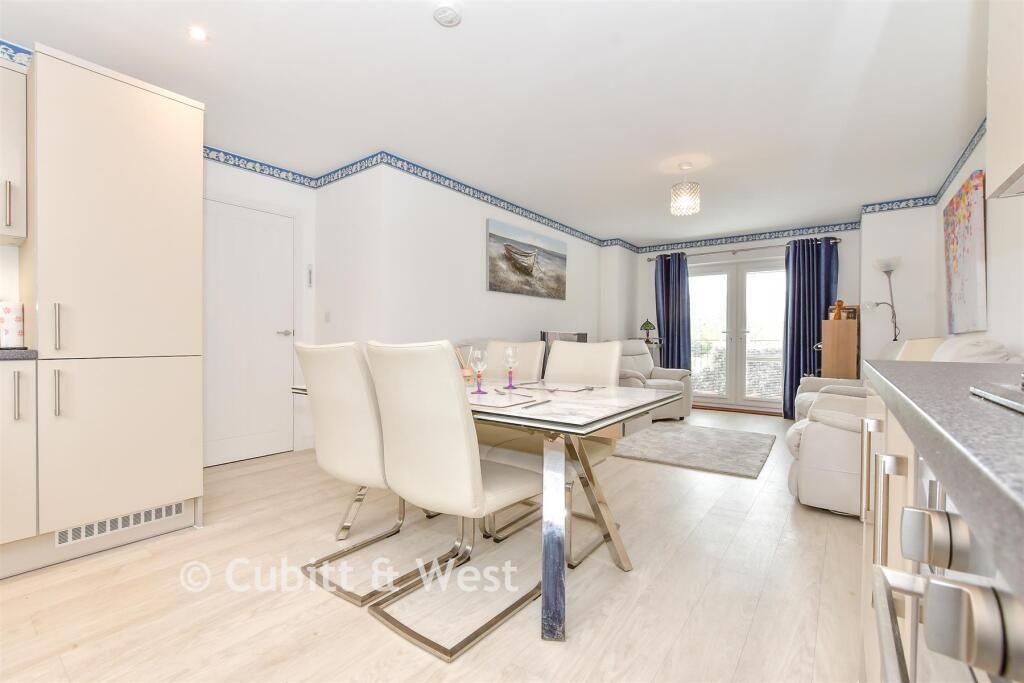 Lounge/Kitchen