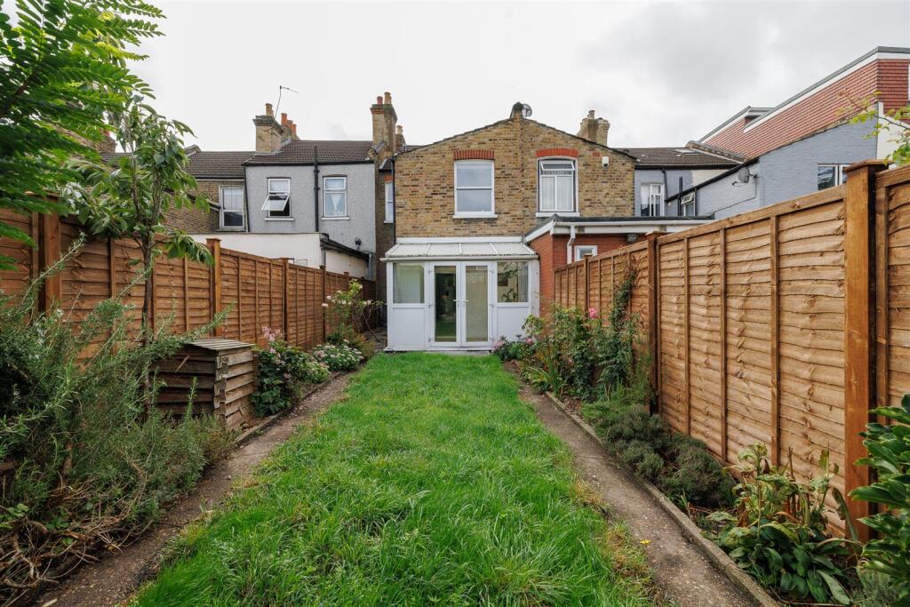 Ruskin Ave, E12