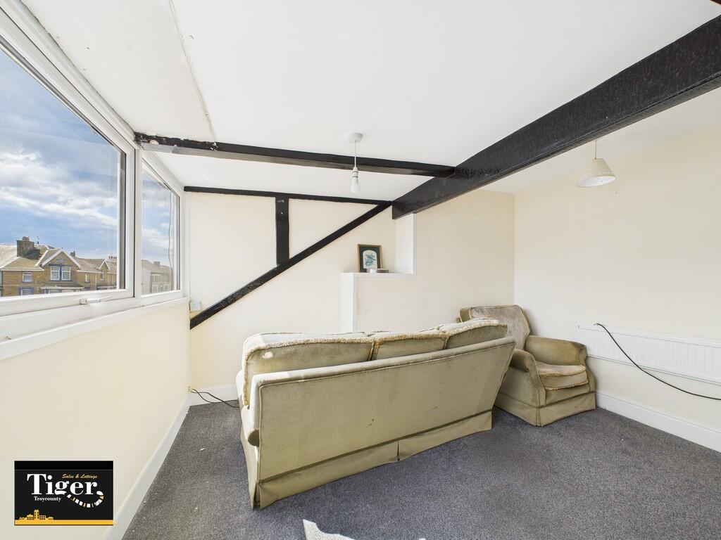 CAM02176G0-PR0560...