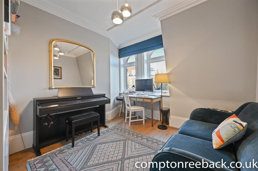 Bedroom 4  / Study
