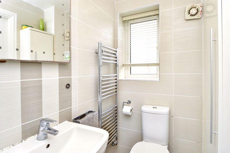 EN-SUITE SHOWER ROOM (2)