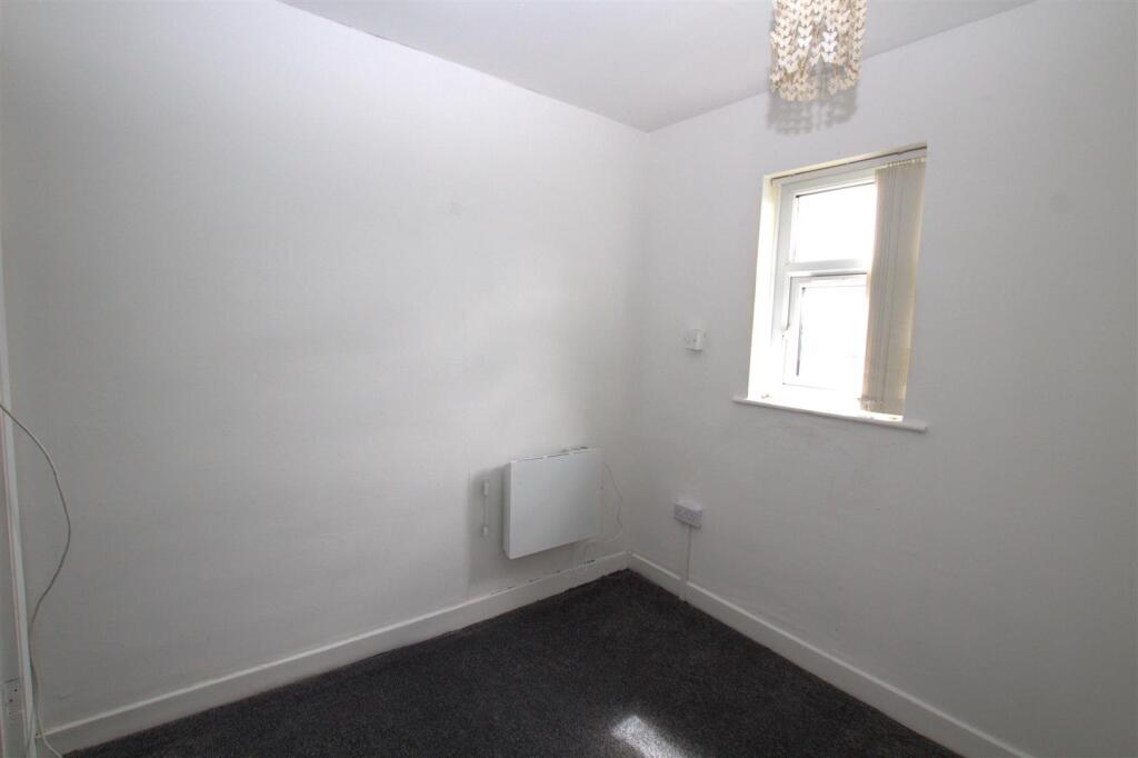back bedroom.jpg