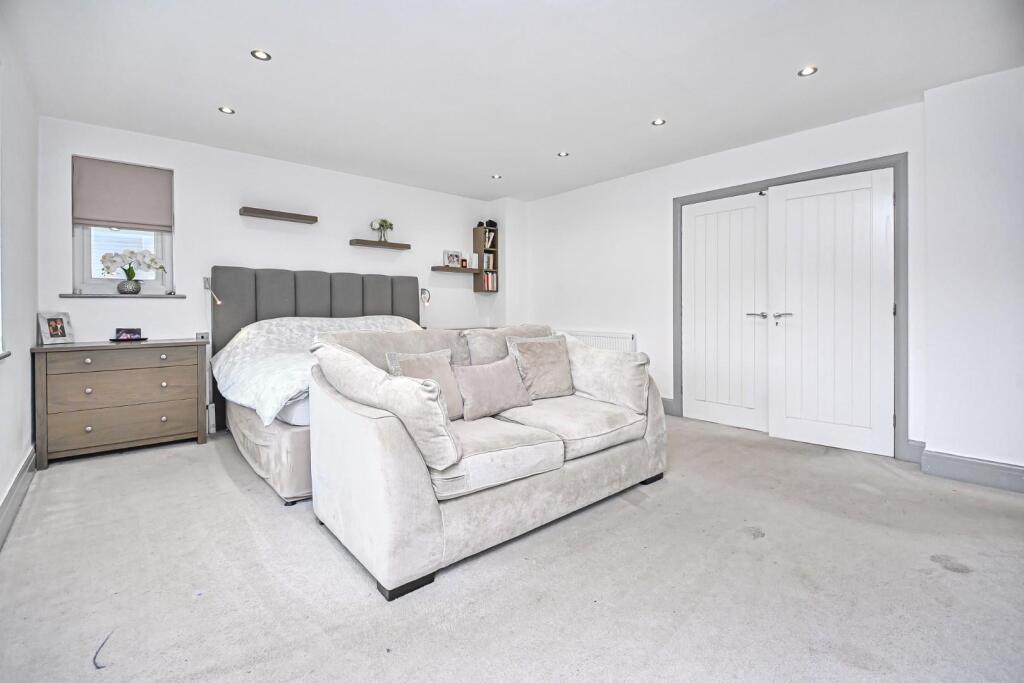 1 Woodstock Drive Bedroom 1 (2).jpg