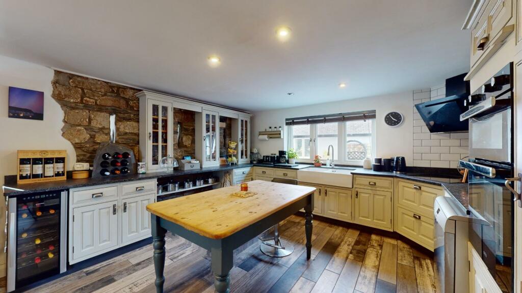 KITCHEN/BREAKFAST ROOM