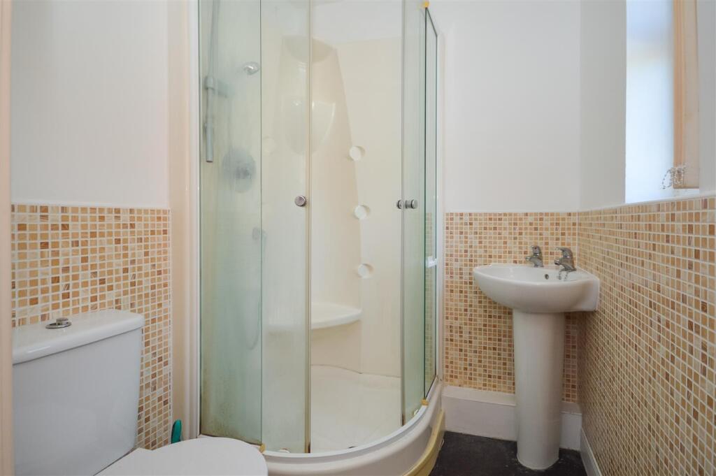 EN SUITE SHOWER ROOM/W.C.