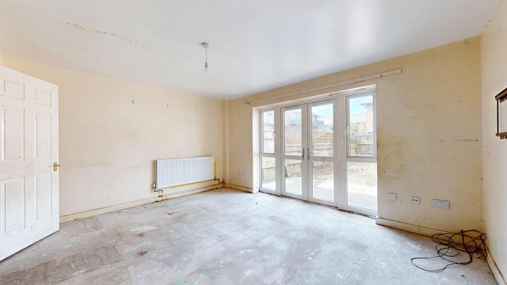41 Arnett Square, Chingford, London E4 8YY