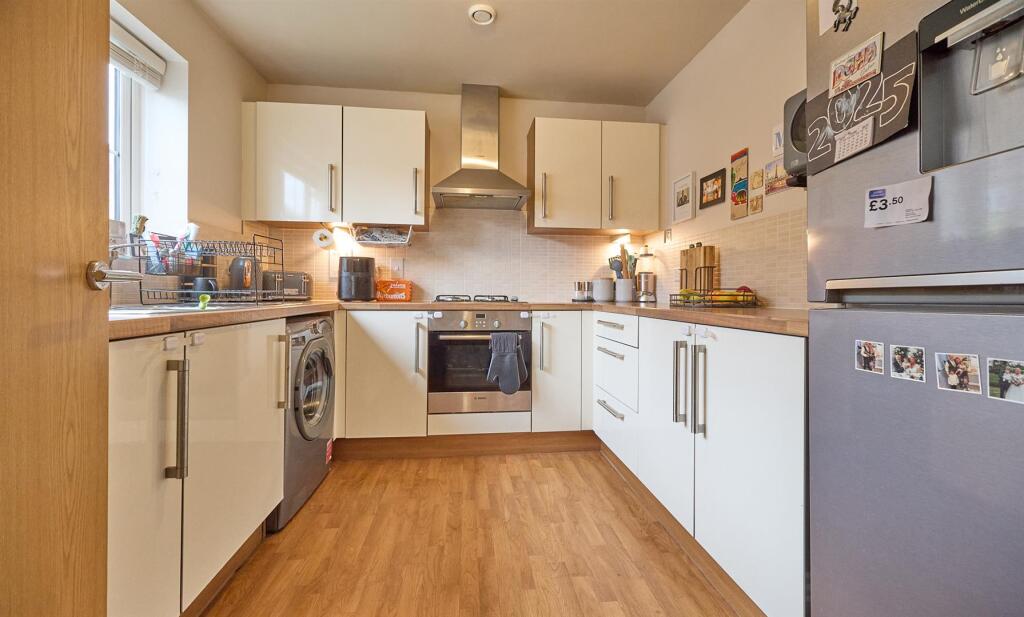 Fitted Kitchen to Front