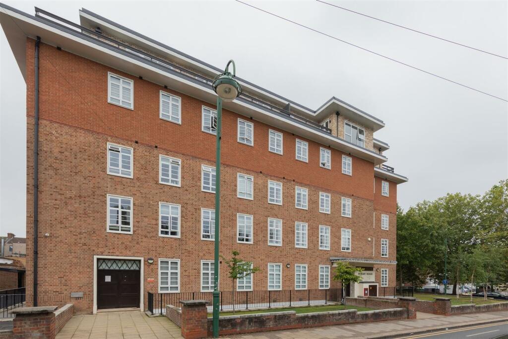 Robart House, E11