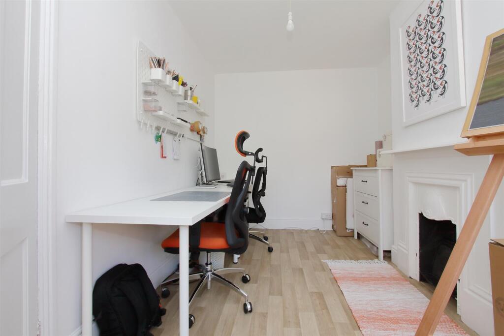 73 eastfield rd ph19.JPG