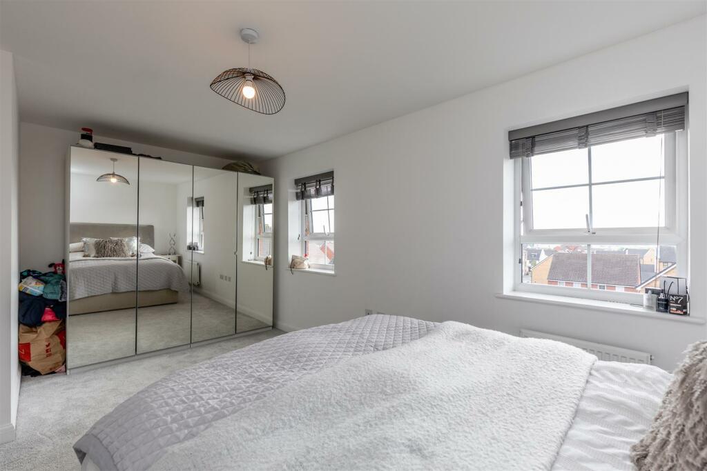 Long Leaze Road, Patchway Bed 3b.jpg