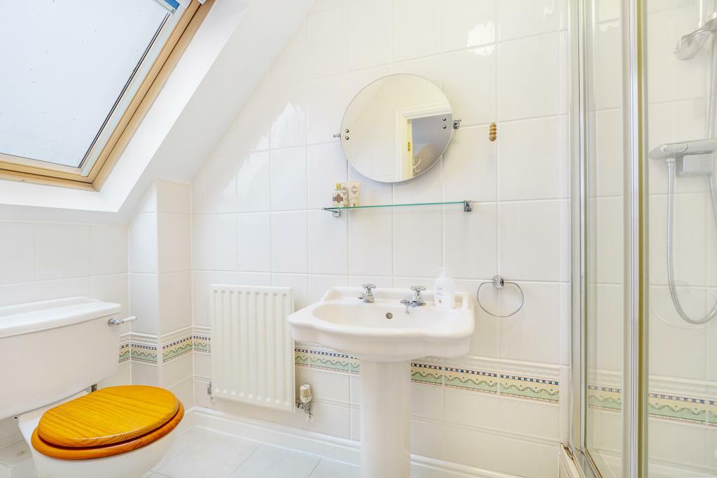 En-suite to Bedroom 2