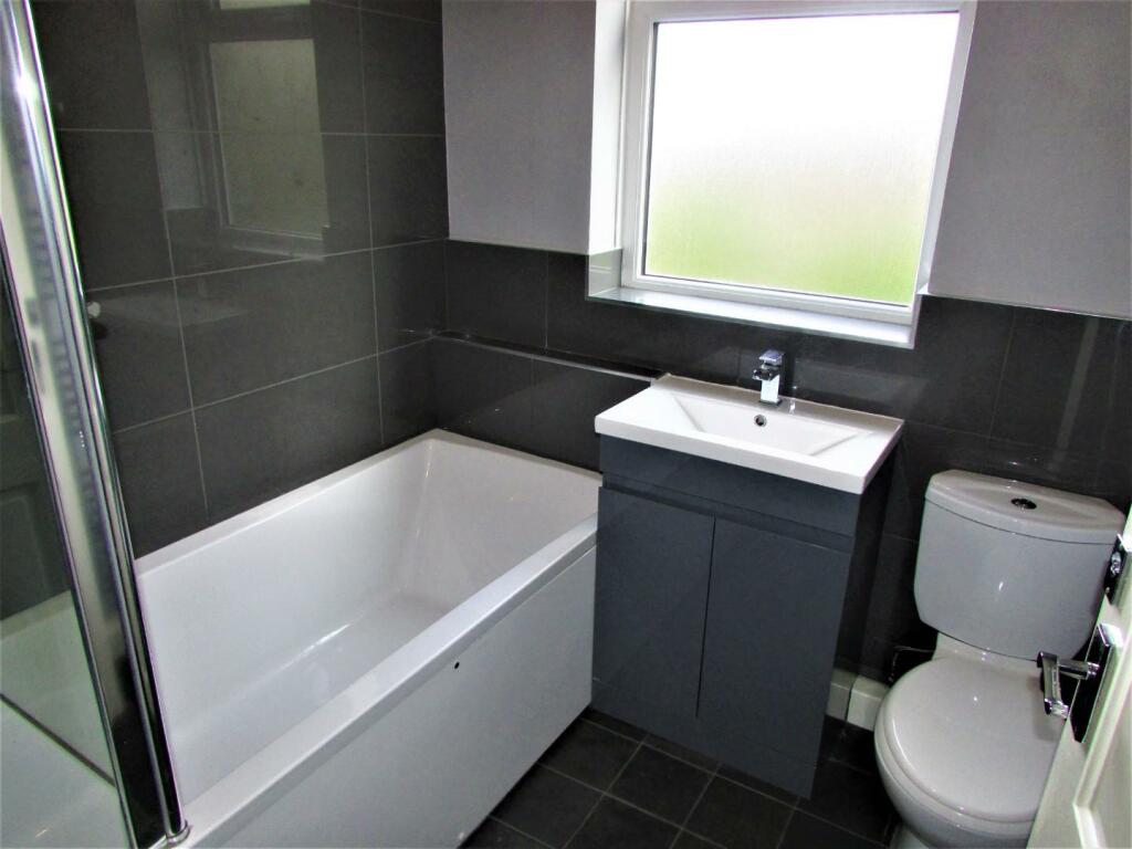 BrownSt16bath.JPG