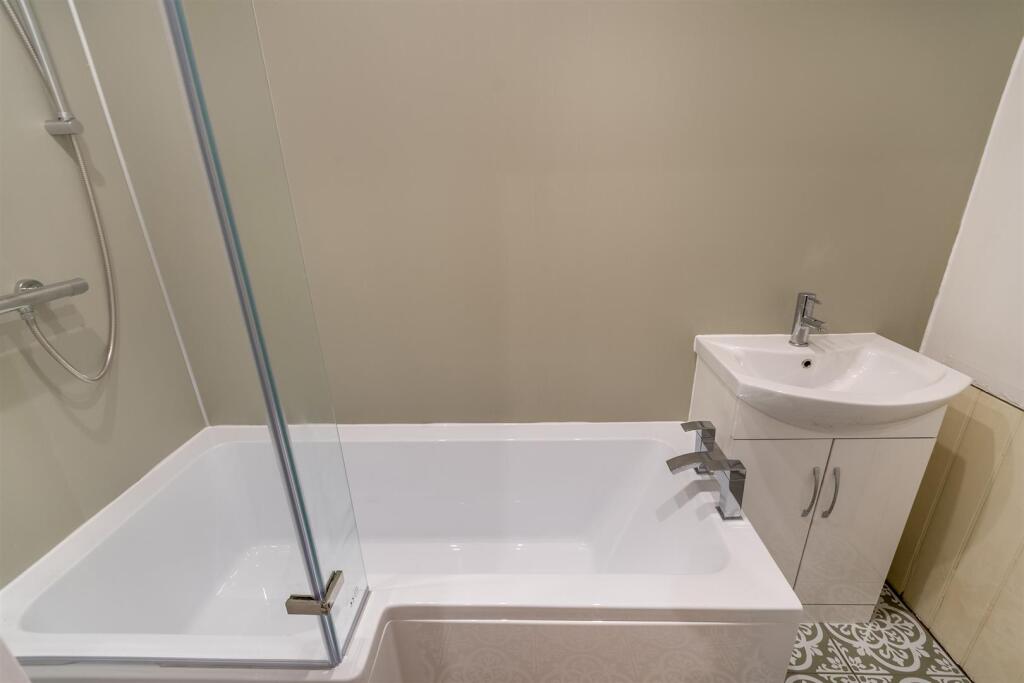 DSC_5223-Edit_bathroom.jpg