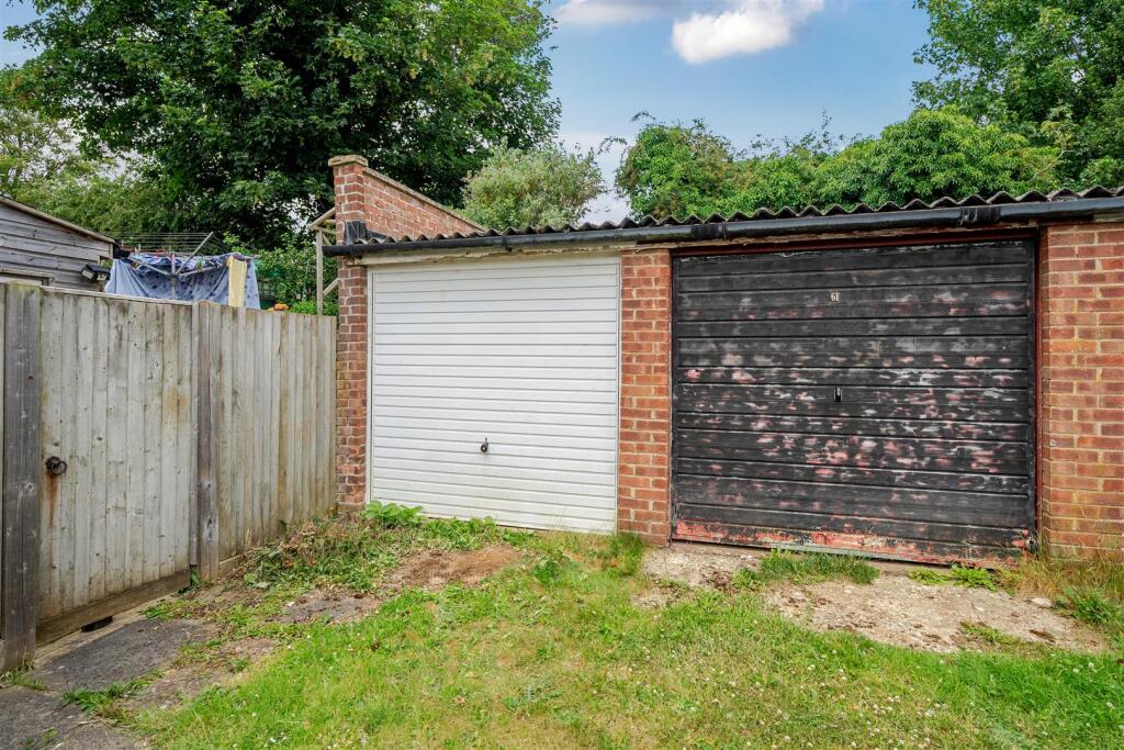 63 Simons Walk, Pattishall