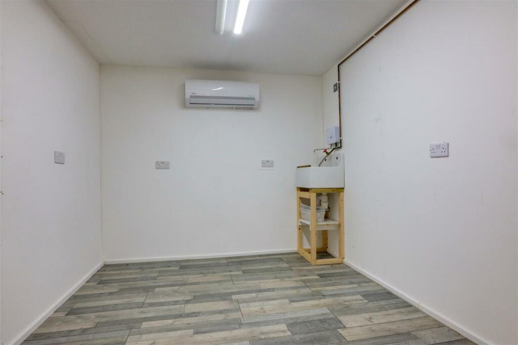 IMG_4557-IMG_4559.jpg