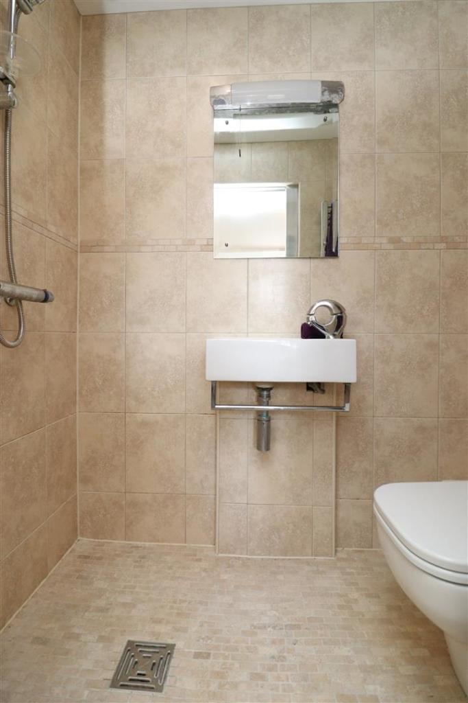 ensuite.JPG